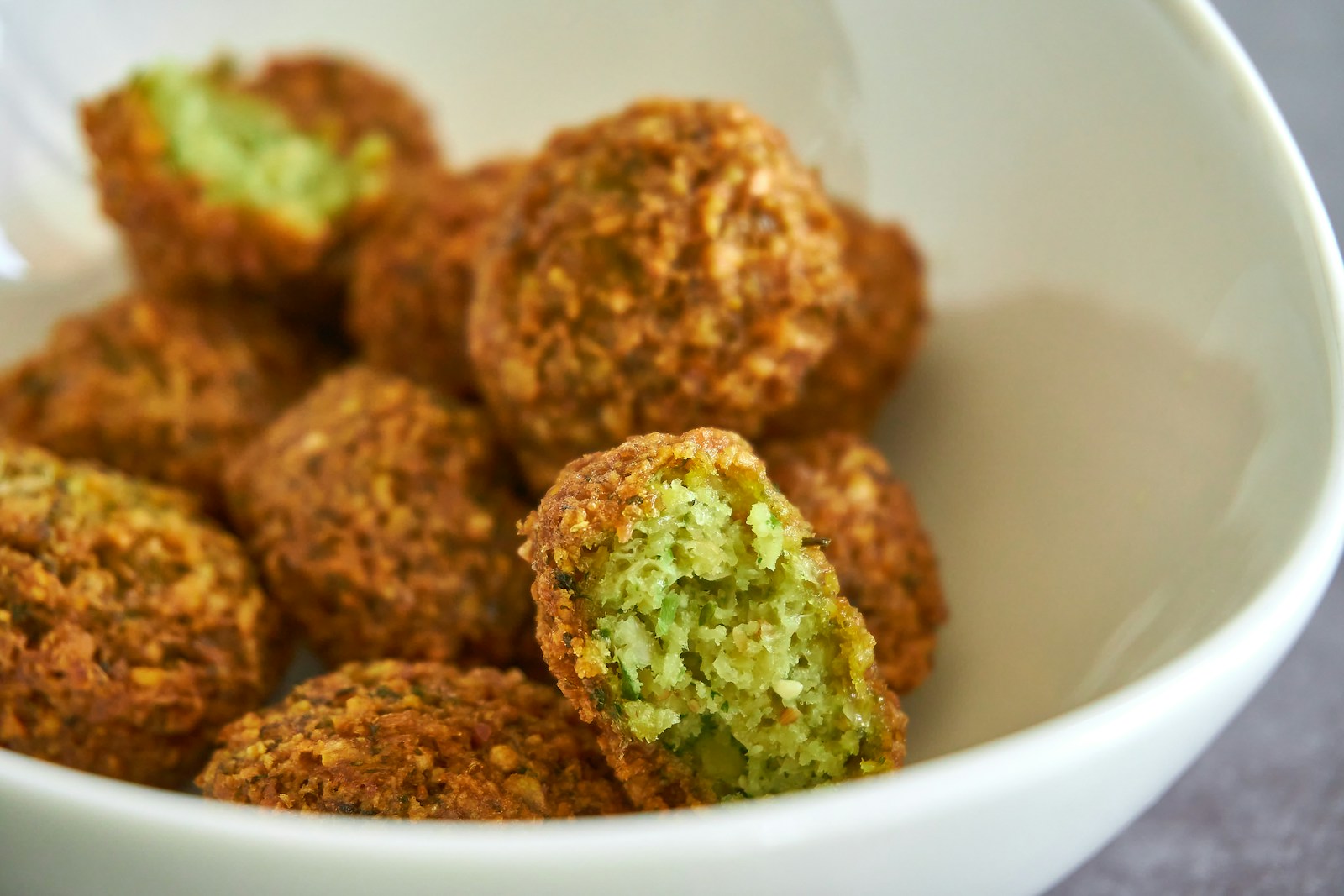 Falafel com Molho de Iogurte Vegano